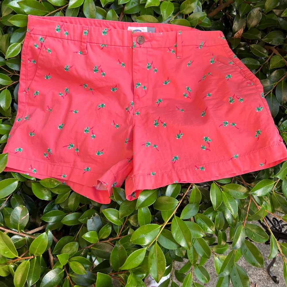Old Navy Red Floral Women's Shorts